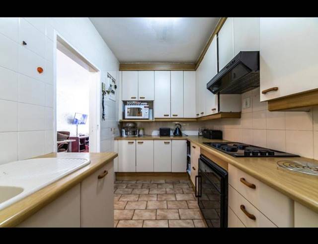 2 BEDROOM DUPLEX FOR SALE IN WINDSOR EAST